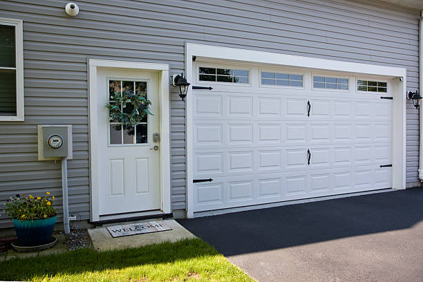 24/7 Emergency Garage Door Panel Replacement experts in Winchester, TN